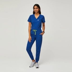 Figs high waisted Zamora joggers, Catarina one pocket top. M tall/ medium.